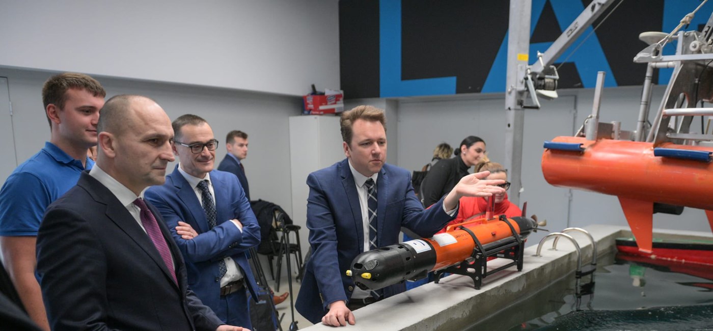 Ministar Anušić najavio produbljenje suradnje s FER-om